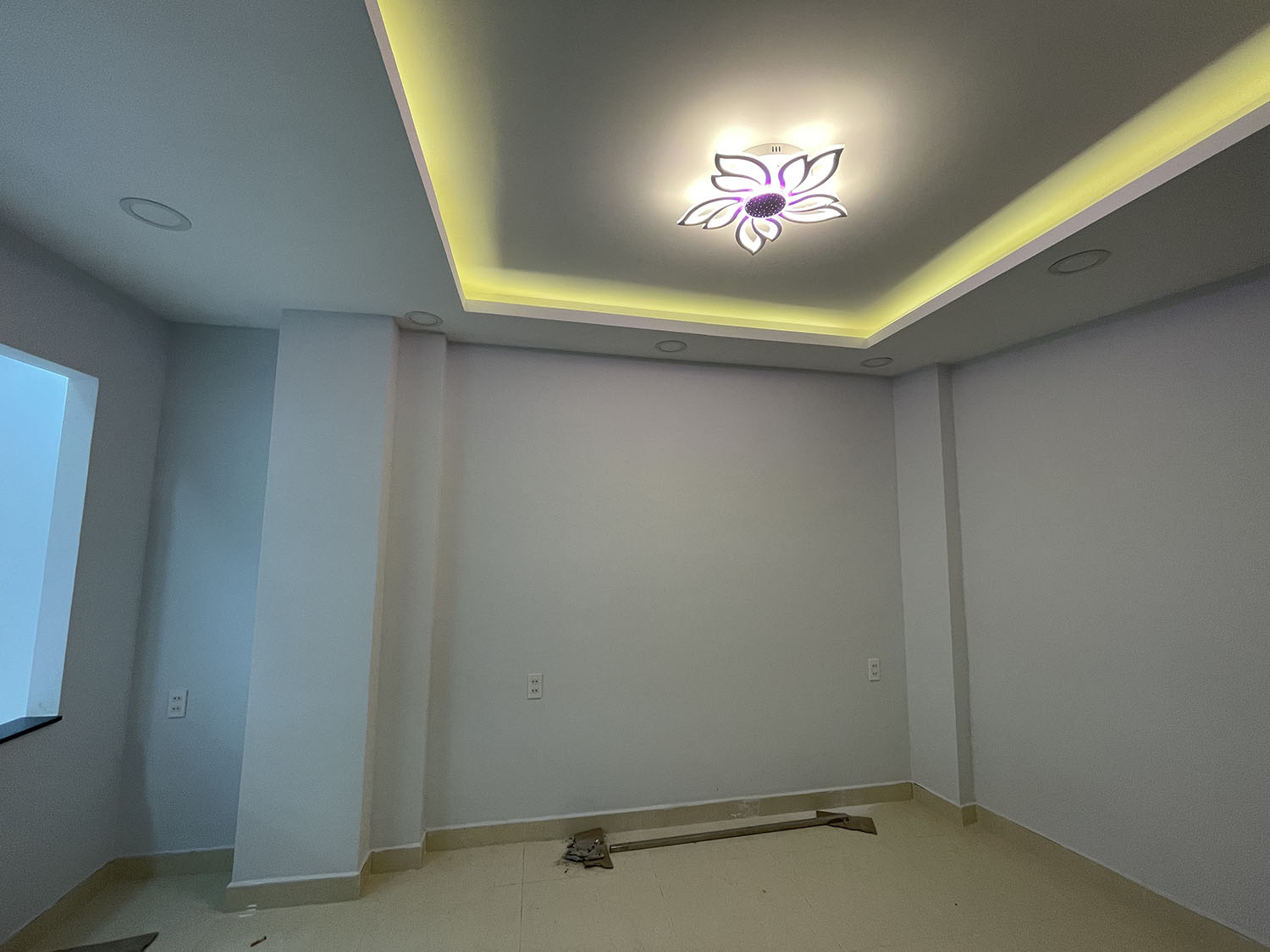 Bán nhà Lê Quang Định, Quận Bình Thạnh tuyệt phẩm 3 lầu t.kế Cổ Điển Ý, mới 100% cách LQĐịnh 15m